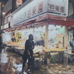 吃瓜娱乐照片,明星幕后吃瓜瞬间大曝光  第3张